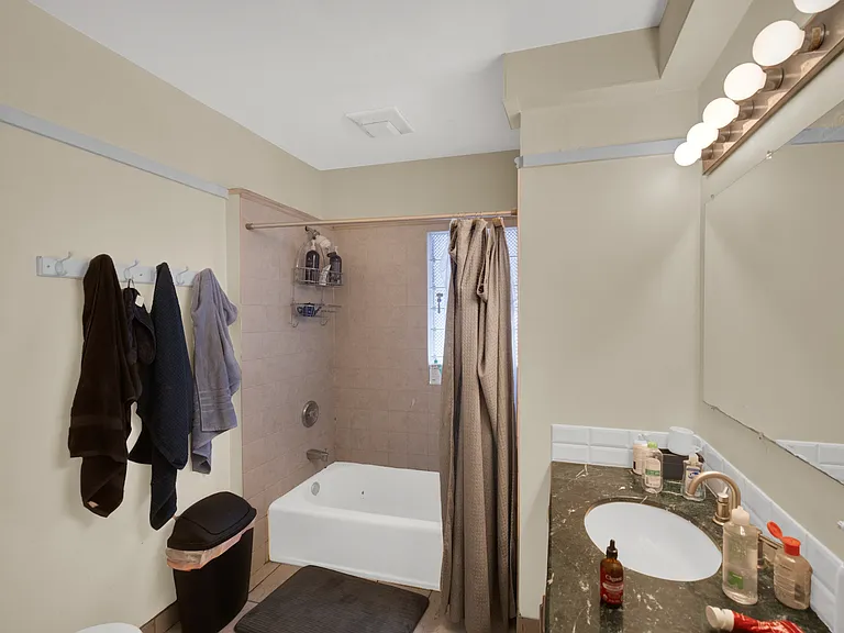 807 Foster St — Photo 24