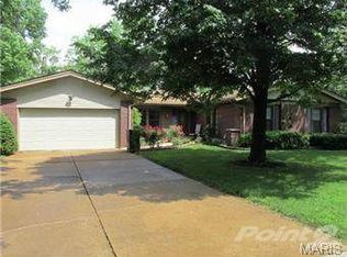 920 La Cherie Dr, Ballwin, MO