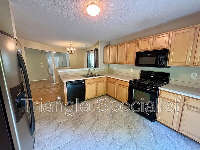 7 Thorton Ct — Photo 4
