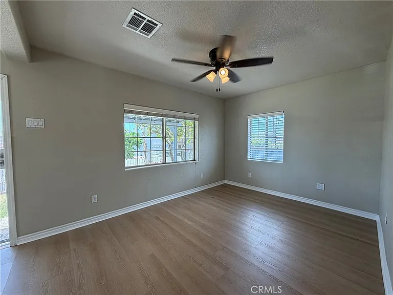 129 E Pomona Ave — Photo 10