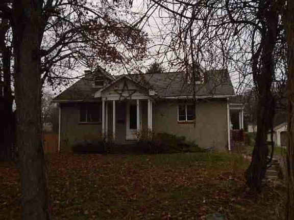 4th image of 905 Reinoehl St