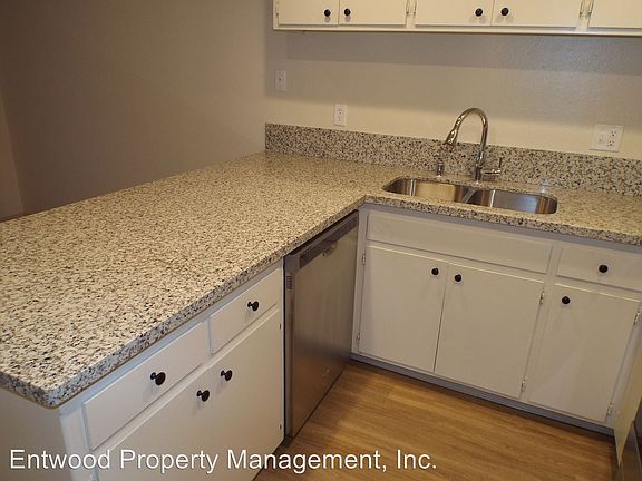 4th image of 54 Cameo Dr APT 11