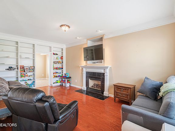 5th image of 913 Carter Ridge Dr