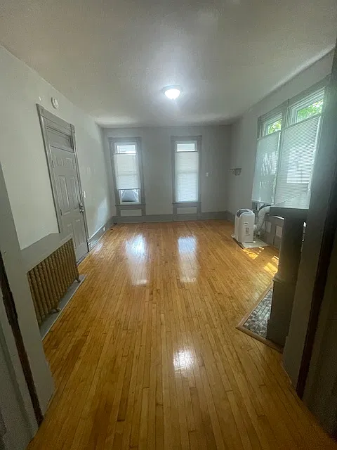 413 S Queen St — Photo 2