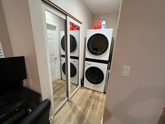 4th image of 2819 Croft Dr #2