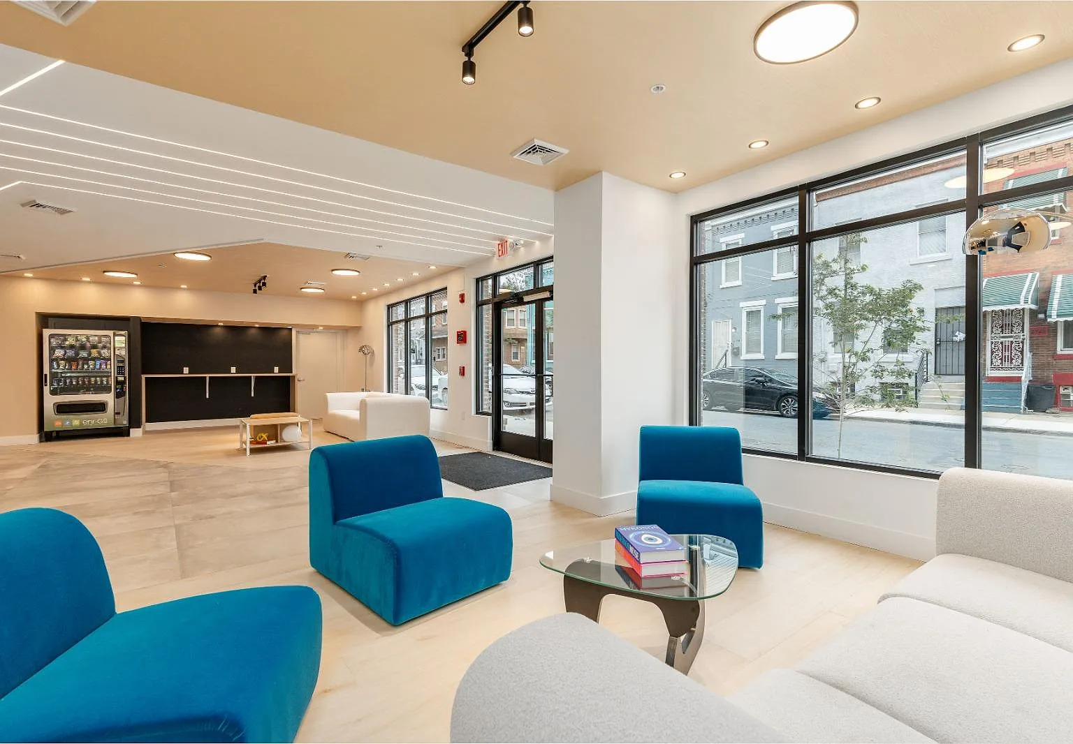 Q10 Luxury Apartments — Photo 1