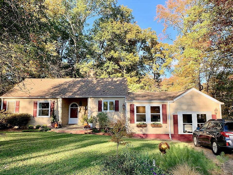 1st image of 207 Hillcrest Ct