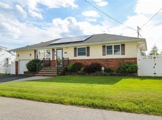 503 S 5th St, Lindenhurst, NY 11757