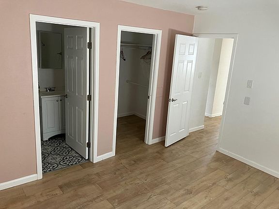 3rd image of 328 N Burlington Ave #2B