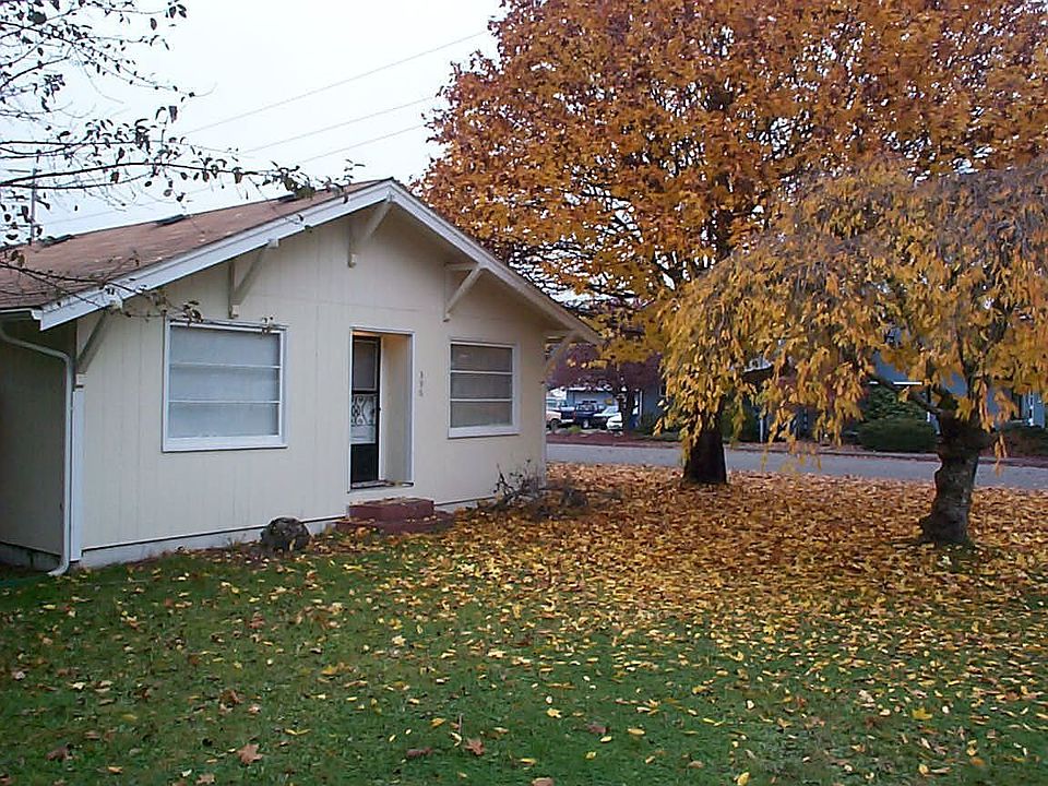 Beautiful Fall colors (Front Yard)