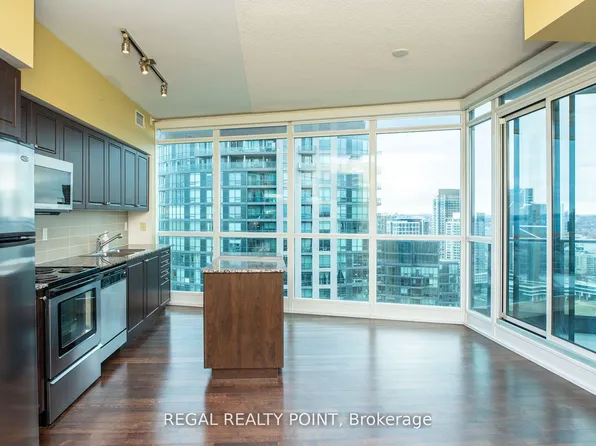 215 Fort York Blvd, Toronto, ON