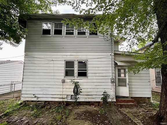 3rd image of 271 W Main St