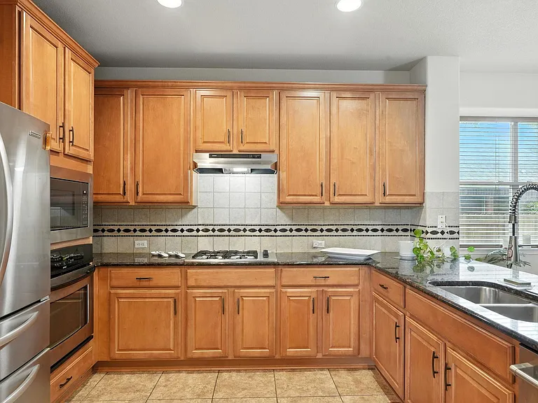 1802 Misty Ridge Dr — Photo 10