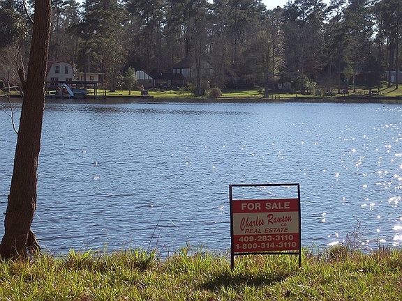 4th image of 410 Sherwood Forest Dr W