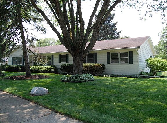 3rd image of 1025 W Douglas Ave