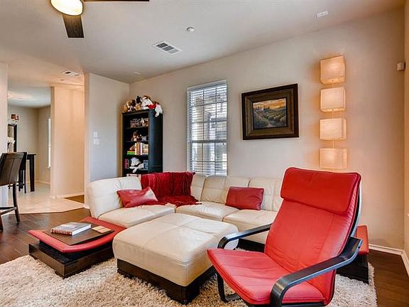 3rd image of 1310 Parmer Ln #12B