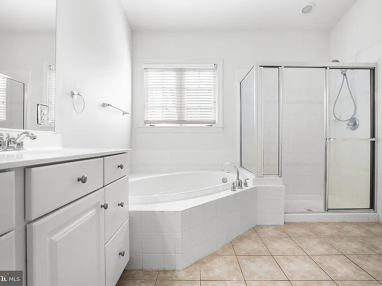 1002 Dorthea Ct — Photo 23