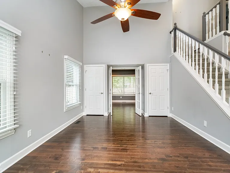 13738 Roswell Dr — Photo 3