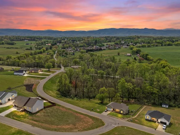 623 Farm Of The Smokies Way, Maryville, TN 37804