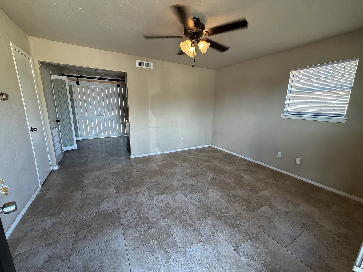 2 bed, 1000 sqft, $995 — Photo 2