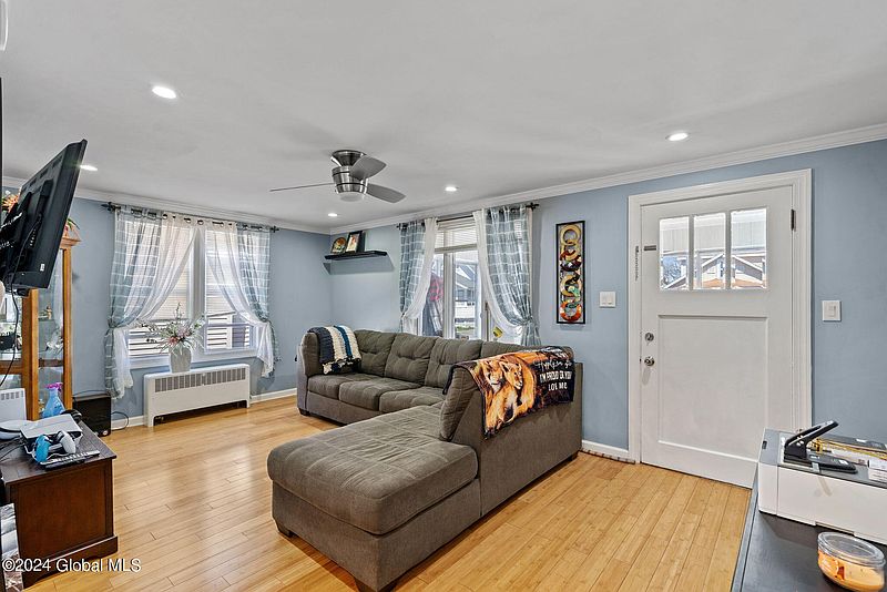 4th image of 718 Cramer Avenue