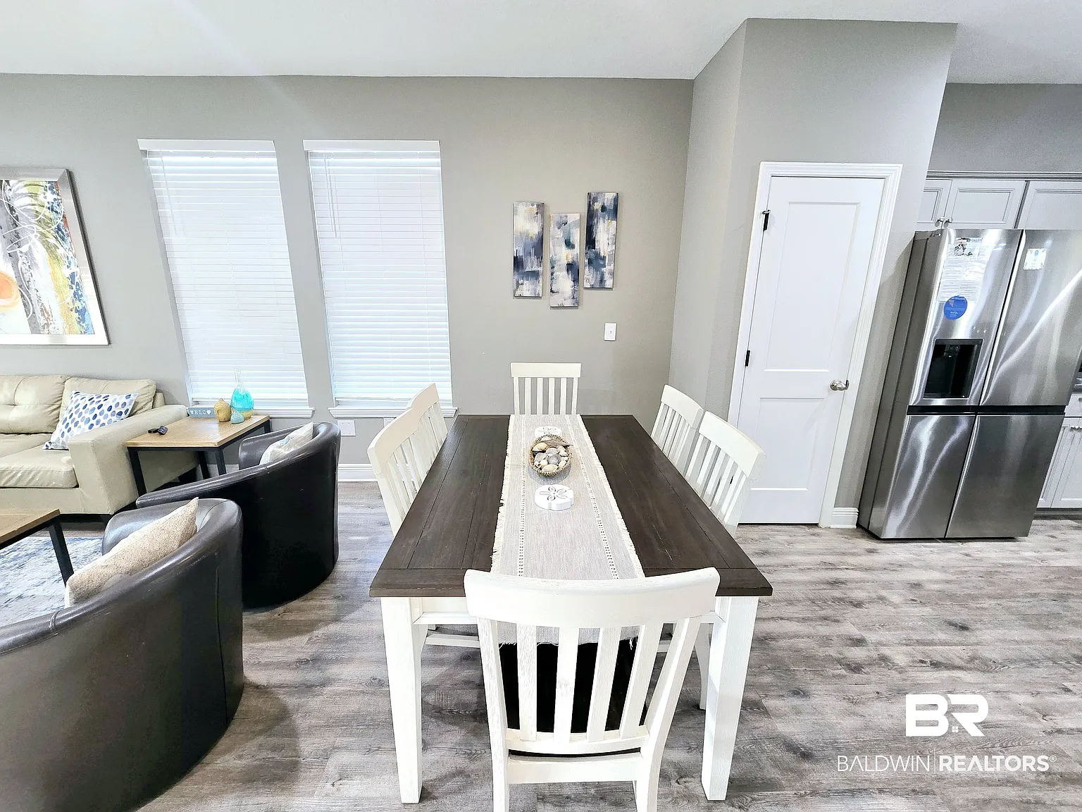 3 bed, 2.0 bath, 1200 sqft, $2,300 — Photo 4