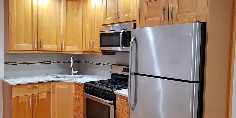 Rented by MCR Realty | media 10