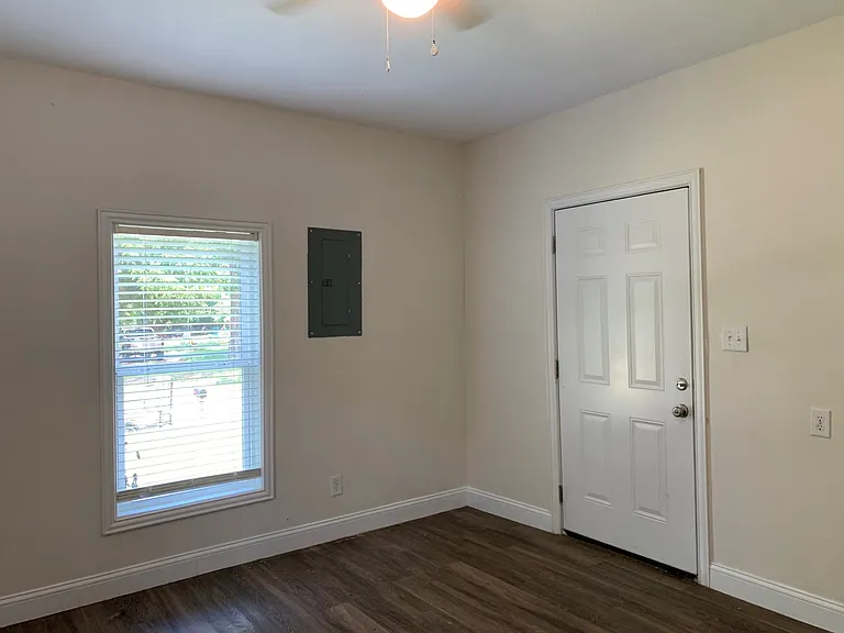 2222 W Bond St — Photo 5