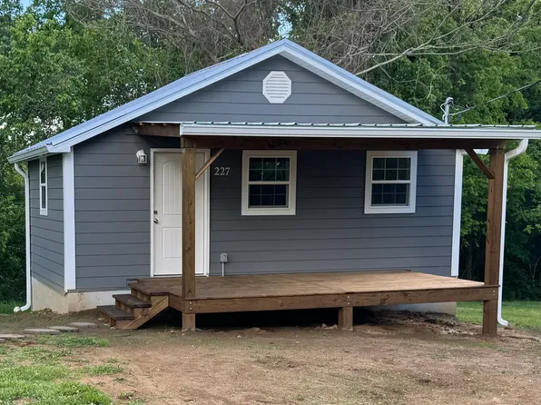 227 Mount Leo Heights St, McMinnville, TN 37110