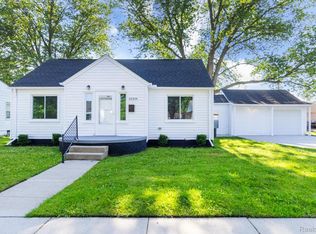 22854 Oaklane St, Warren, MI 48089