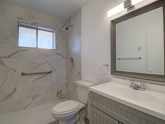 4th image of 11048 W Canterbury Dr