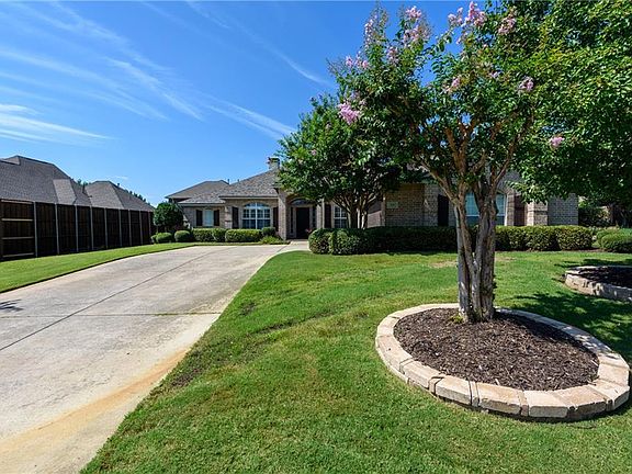 3rd image of 305 Chisholm Trl
