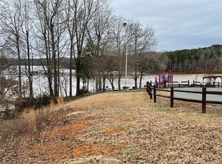 173 Clubhouse Dr, New London, NC 28127