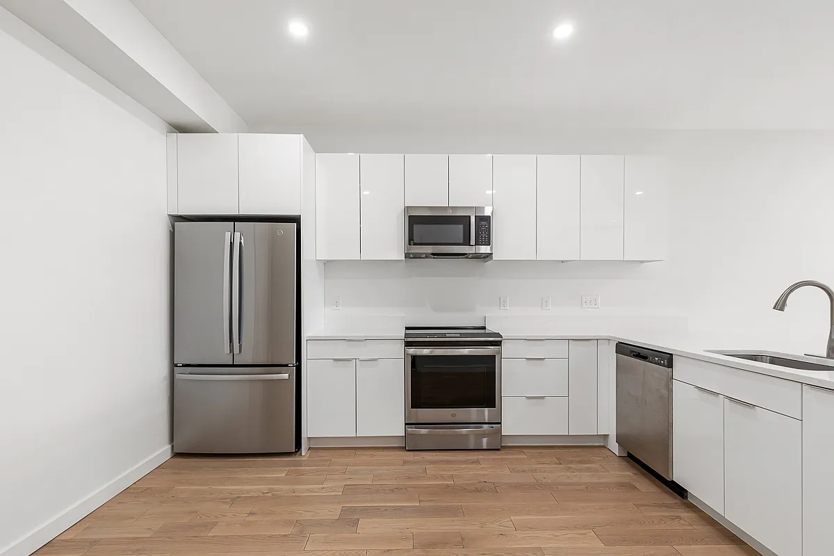 2 bed, 830 sqft, $2,595 — Photo 2