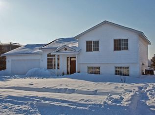 908 Rodeo Dr SE, Pine Island, MN 55963