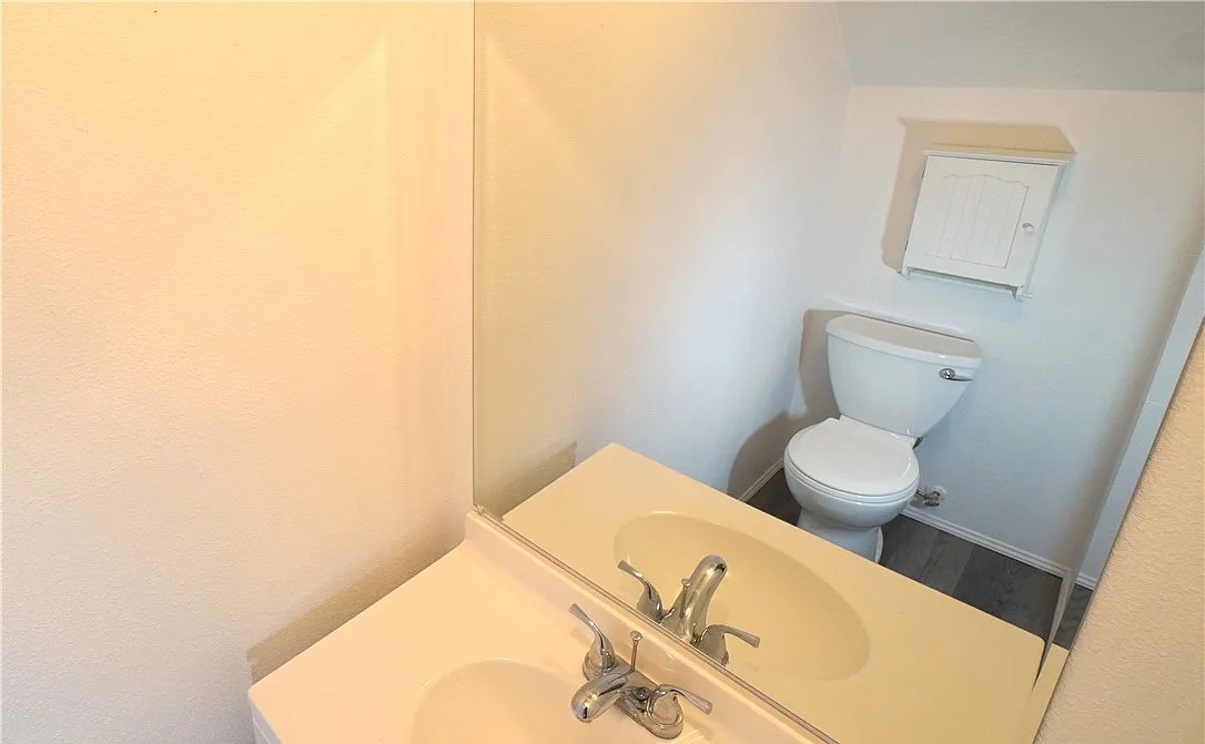 2 bed, 1.5 bath, 1008 sqft, $1,885 — Photo 2