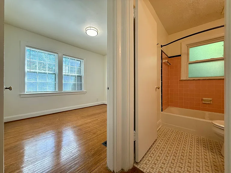 2466 Grinstead Dr — Photo 24