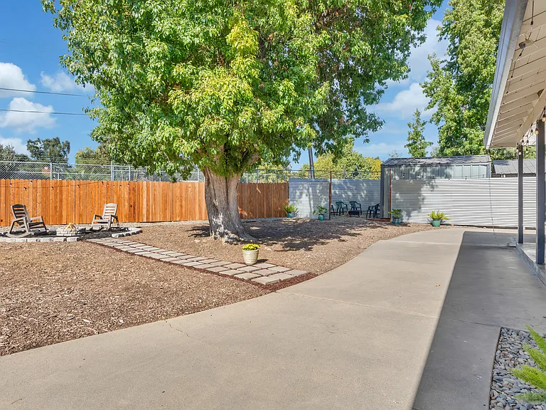6806 S Land Park Dr — Photo 7