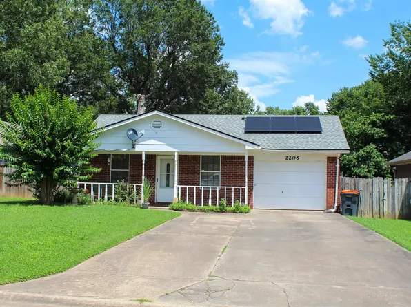 2206 S Greenwich Cv, Russellville, AR 72802