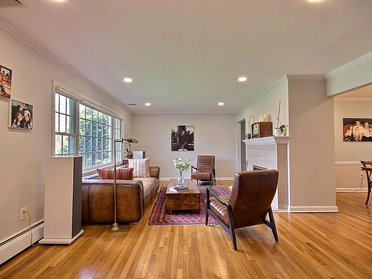 50 Woodmere Ln — Photo 5