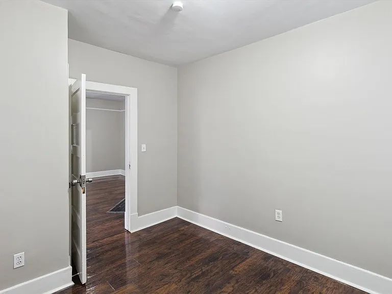 1013 E Seiler Ave — Photo 8
