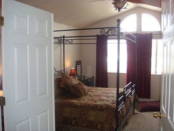 Master Bedroom - Vaulted