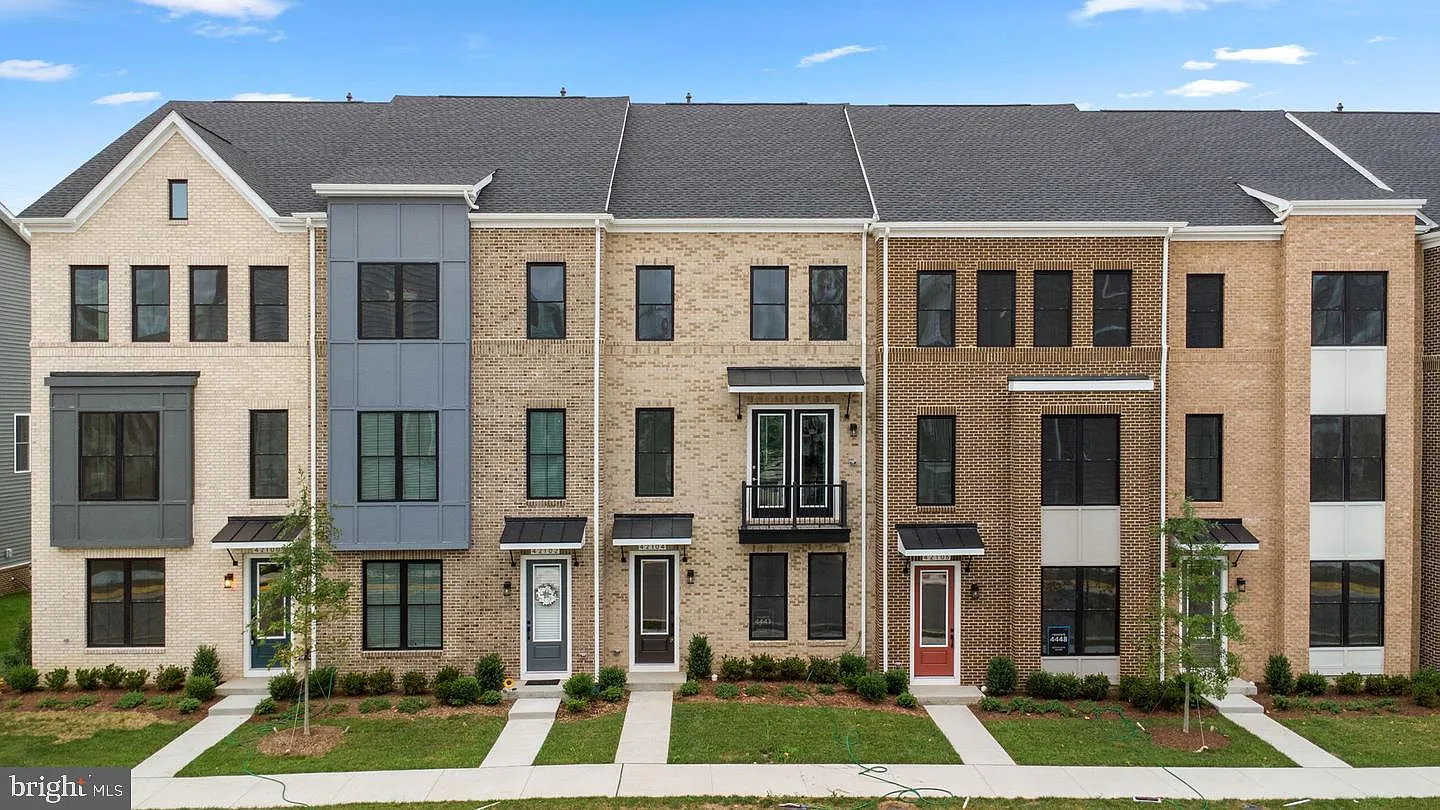 3 bed, 4.0 bath, 2088 sqft, $3,599 — Photo 1