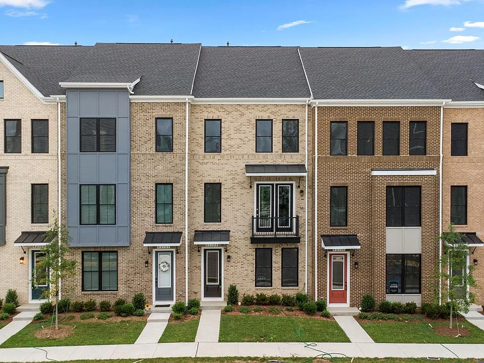 42104 Picasso Sq