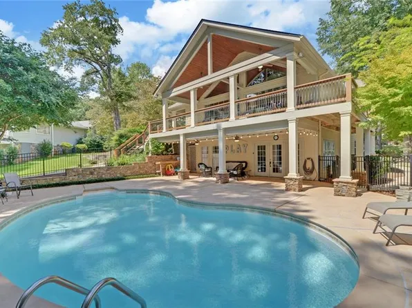166 Cedar St, Lavonia, GA 30553