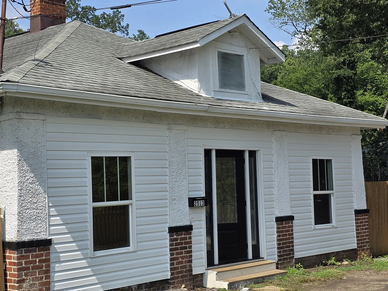 1 bed, 900 sqft, $995 — Photo 3