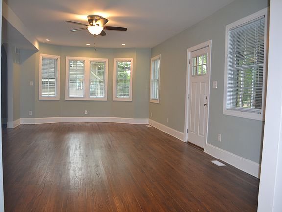 Great Room  25' x 13'10"