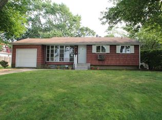 9 Winston Dr, Brentwood, NY 11717