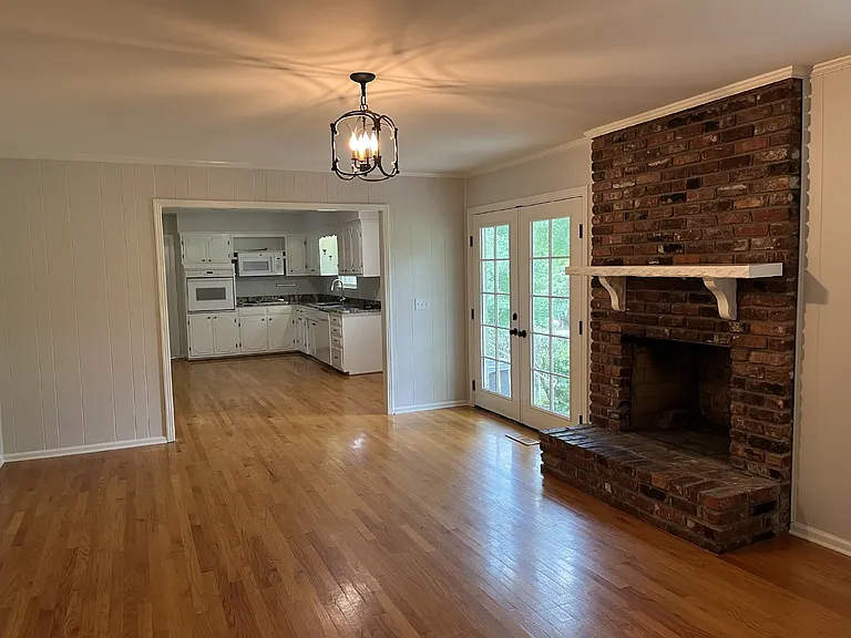 810 Davis Dr — Photo 4