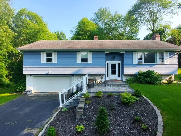 15 Brookhedge Road, Trumbull, CT 06611